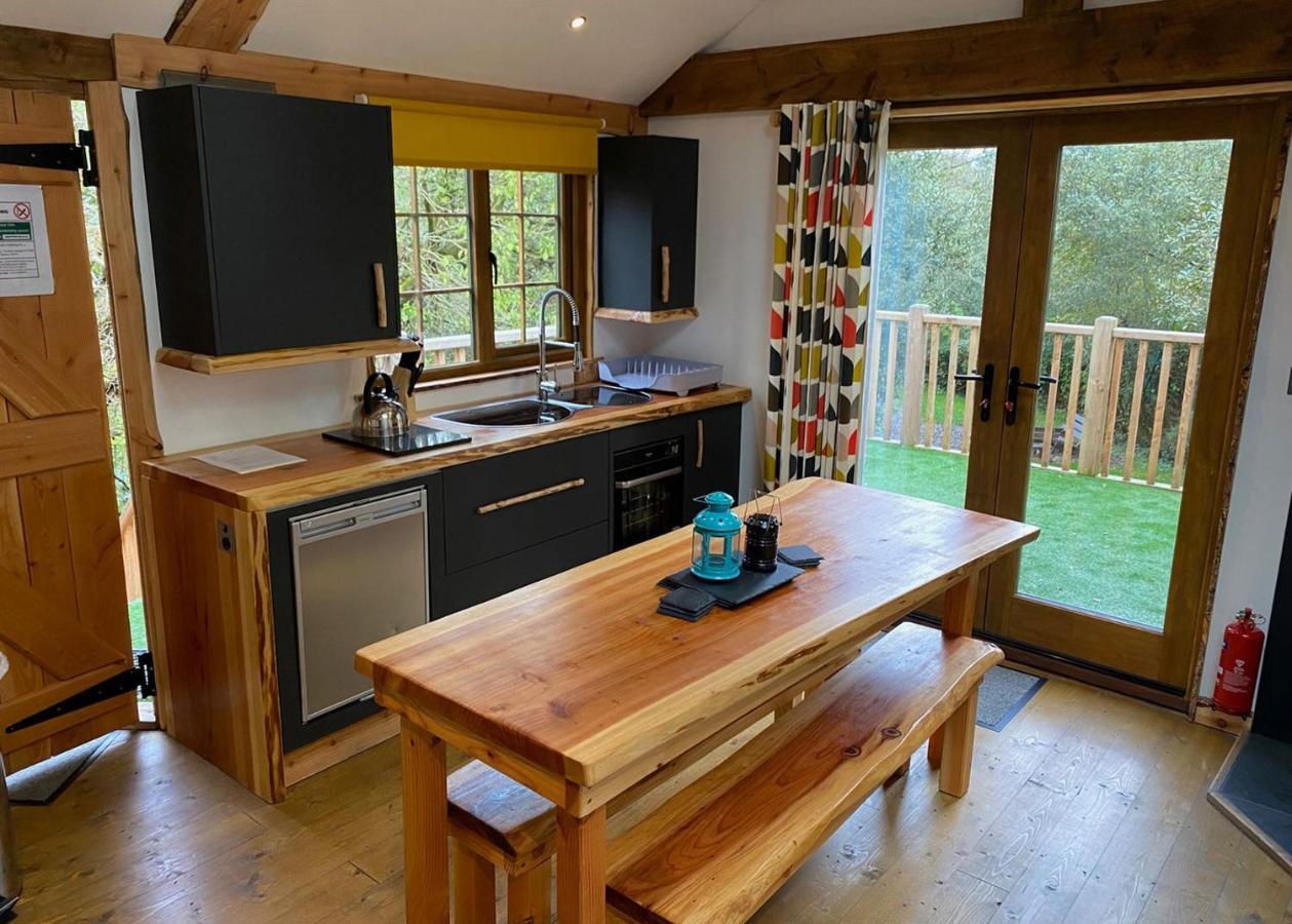 Florence Springs Glamping Gumfreston ภายนอก รูปภาพ